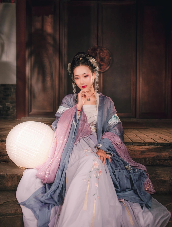 汉服夜景brb - 拿相机的执义
