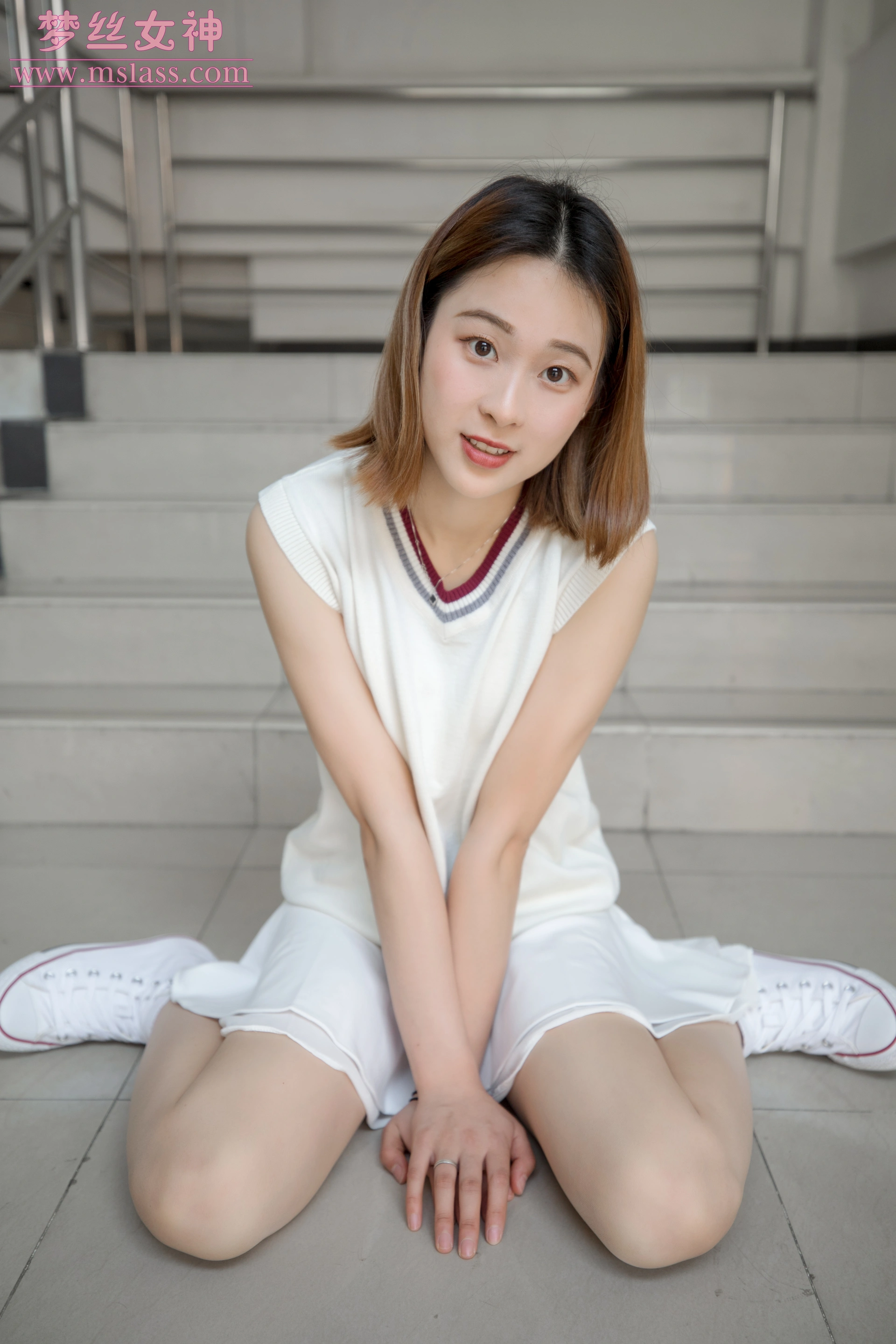 MSLASS梦丝女神 - 2019.05.31 NO.025 雯雯 学楼丝袜美腿 3