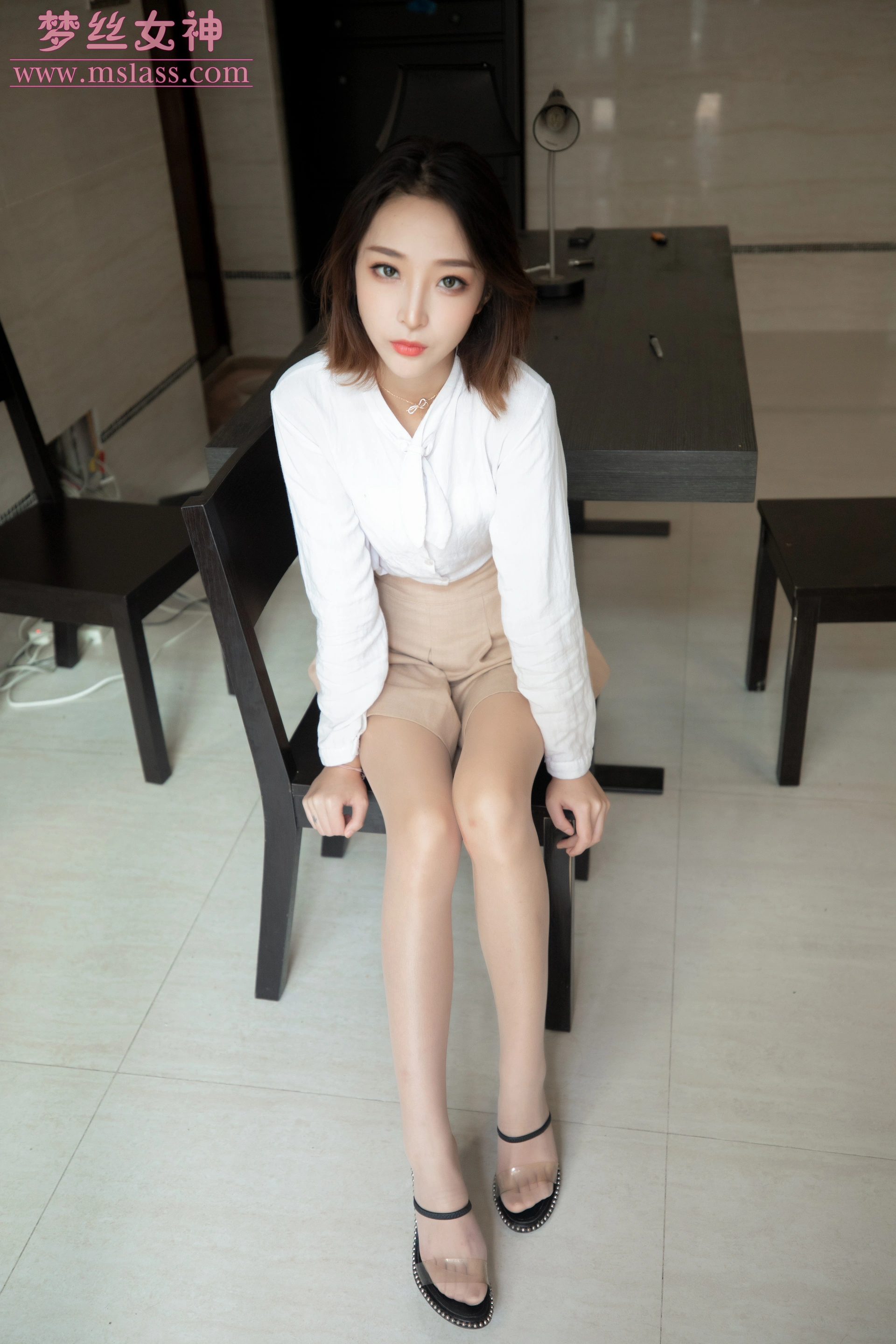 MSLASS梦丝女神 - 2019.08.08 NO.038 美女主播乔儿（肉色丝袜搭配） 2